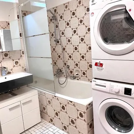 Stilvolle Wohlfuehl-ferienwohnung Mit Balkon & Ausblick Apartment